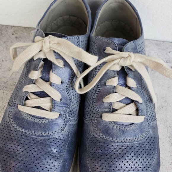 Professional Blue Metallic – Dansko Dansko Metallic Perforated Leather Sneakers Comfort Shoe Blue size 40 Athleisure